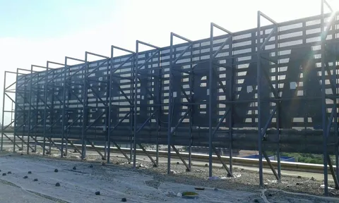 A2 Reklam tarafından İstanbul'da üretilen çatı tabelası uygulaması - örnek proje fotoğrafı.