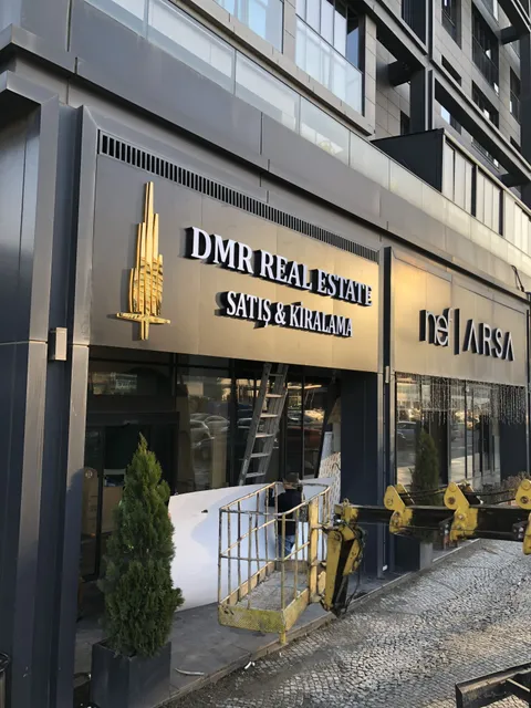 A2 Reklam tarafından İstanbul'da üretilen cephe tabela uygulaması - örnek proje fotoğrafı.