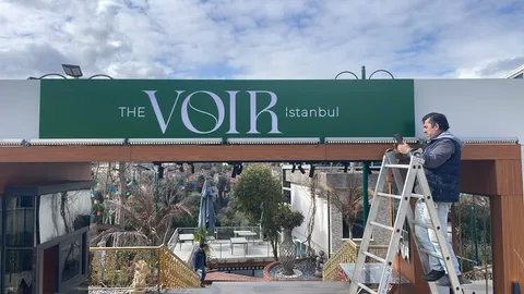 A2 Reklam tarafından İstanbul'da üretilen cephe tabela uygulaması - örnek proje fotoğrafı.