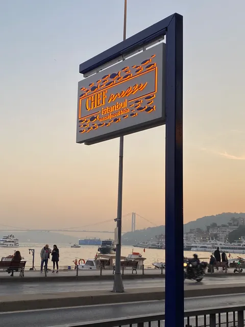 A2 Reklam tarafından İstanbul'da üretilen fener tabela uygulaması - örnek proje fotoğrafı.