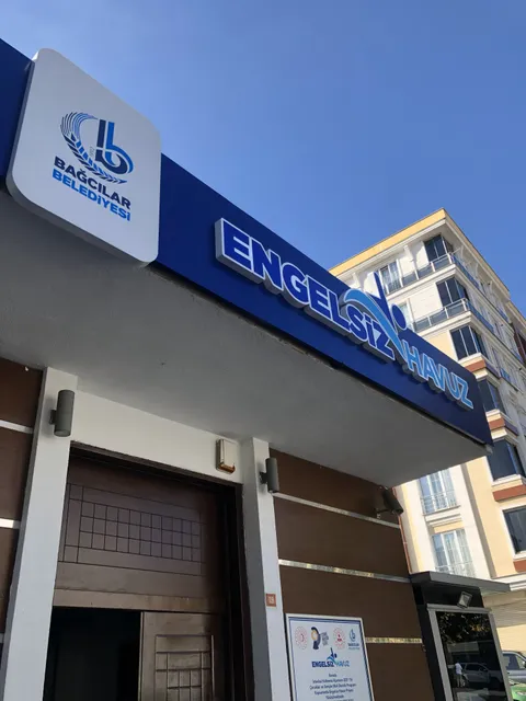A2 Reklam tarafından İstanbul'da üretilen ışıksız tabelalar uygulaması - örnek proje fotoğrafı.
