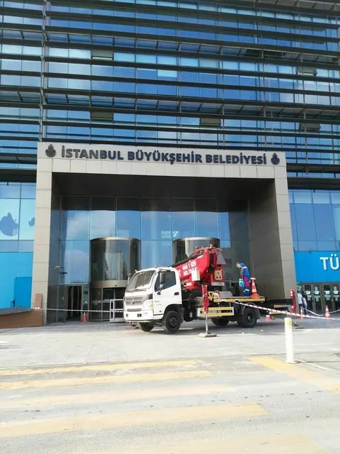 A2 Reklam tarafından İstanbul'da üretilen ışıksız tabelalar uygulaması - örnek proje fotoğrafı.