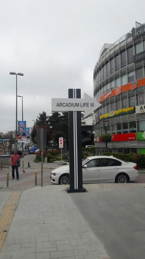A2 Reklam tarafından İstanbul'da üretilen ışıksız tabelalar uygulaması - örnek proje fotoğrafı.