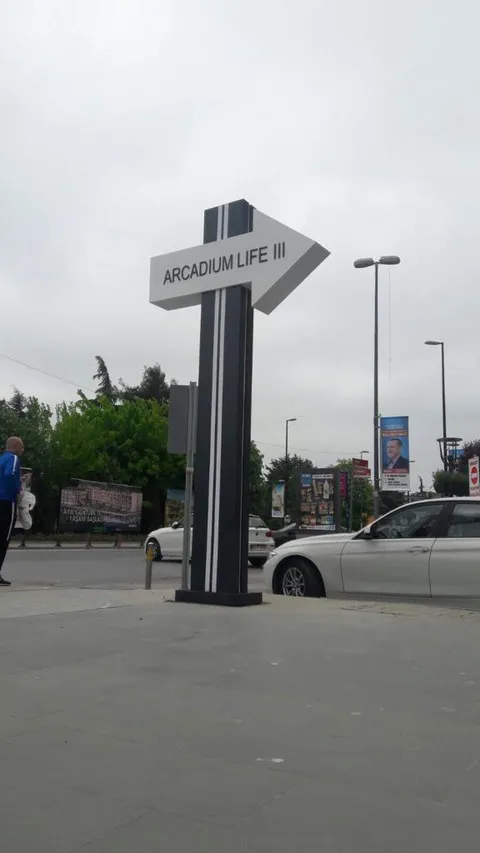 A2 Reklam tarafından İstanbul'da üretilen ışıksız tabelalar uygulaması - örnek proje fotoğrafı.