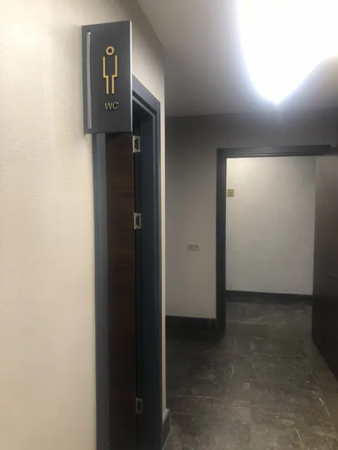 A2 Reklam tarafından İstanbul'da üretilen kapı isimlik uygulaması - örnek proje fotoğrafı.
