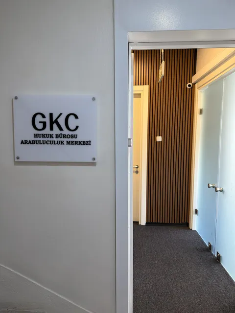 A2 Reklam tarafından İstanbul'da üretilen kapı isimlik uygulaması - örnek proje fotoğrafı.