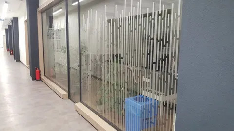 A2 Reklam tarafından İstanbul'da üretilen ofis kumlama folyoları uygulaması - örnek proje fotoğrafı.