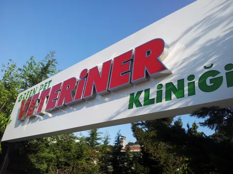 A2 Reklam tarafından İstanbul'da üretilen paslanmaz harfler uygulaması - örnek proje fotoğrafı.