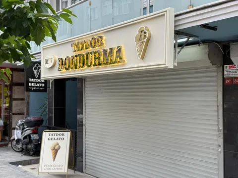 A2 Reklam tarafından İstanbul'da üretilen paslanmaz harfler uygulaması - örnek proje fotoğrafı.