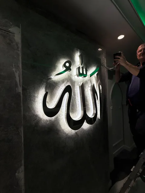 A2 Reklam tarafından İstanbul'da üretilen paslanmaz harfler uygulaması - örnek proje fotoğrafı.