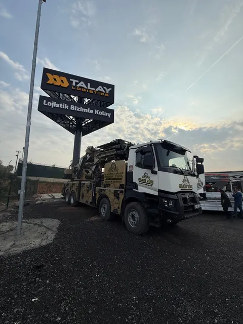 A2 Reklam tarafından İstanbul'da üretilen totem tabela uygulaması - örnek proje fotoğrafı.