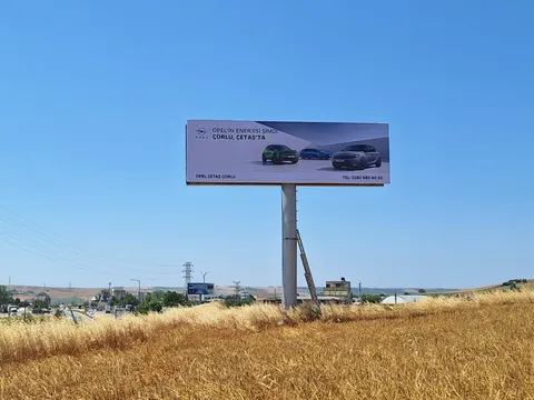 A2 Reklam tarafından İstanbul'da üretilen totem tabela uygulaması - örnek proje fotoğrafı.