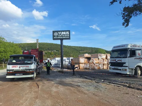 A2 Reklam tarafından İstanbul'da üretilen totem tabela uygulaması - örnek proje fotoğrafı.