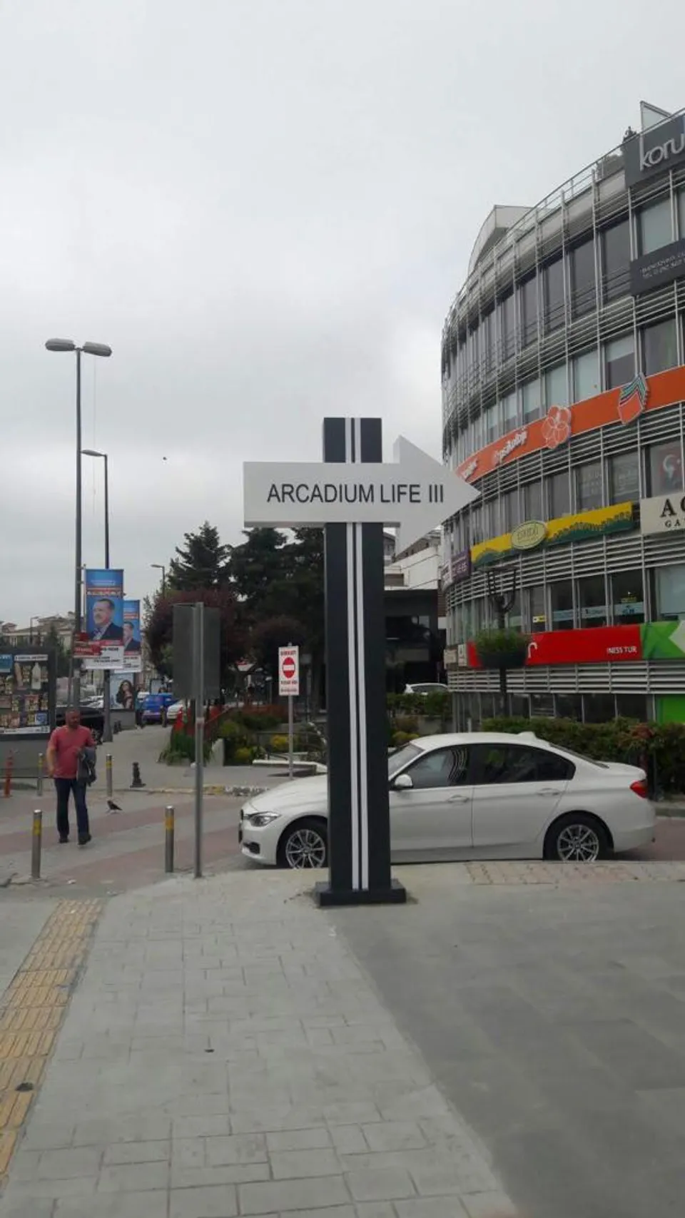 A2 Reklam tarafından İstanbul'da üretilen totem tabela uygulaması - örnek proje fotoğrafı.